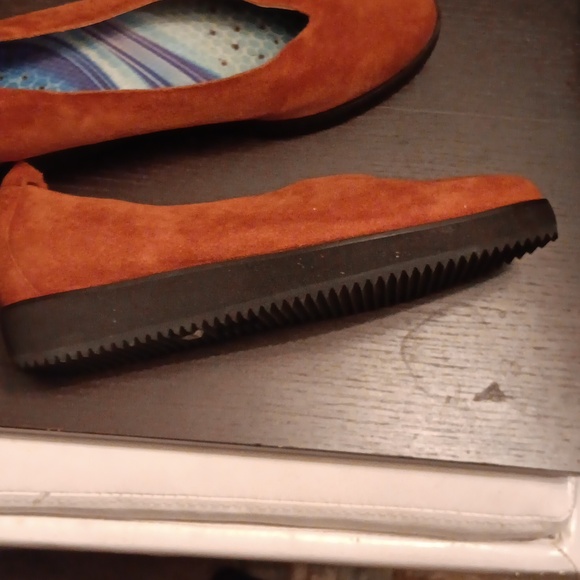 EILEEN FISHER Elegant Burnt Orange Women's Suede Shoes - Picture 2 of 3